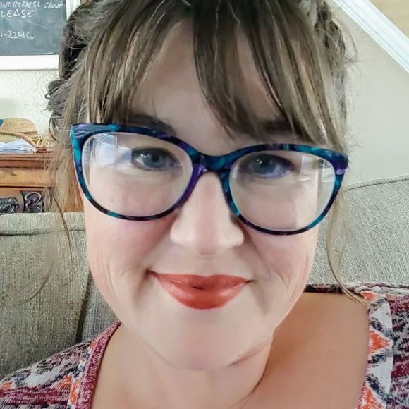 Meet your Posher, Angie - Picture 1 of 1